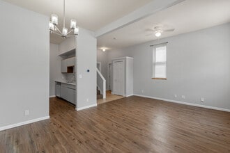 1740 N Arlington Pl, Unit B in Milwaukee, WI - Building Photo - Building Photo