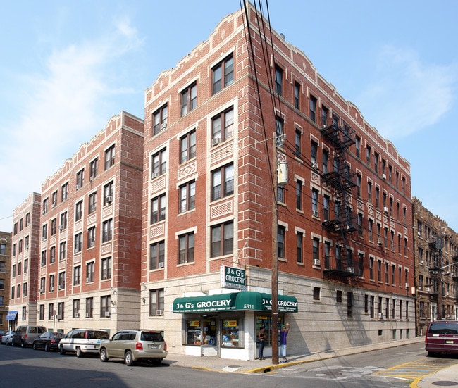 5311 Palisade Ave in West New York, NJ - Building Photo - Building Photo