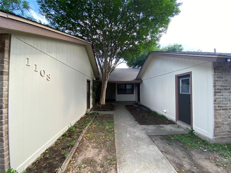 1103 Westwood Dr in Round Rock, TX - Building Photo