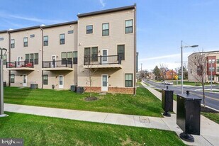 2715 Evansgreen Dr in Hillcrest Heights, MD - Building Photo