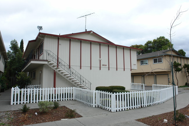 3819 Barker Dr in San Jose, CA - Foto de edificio - Building Photo