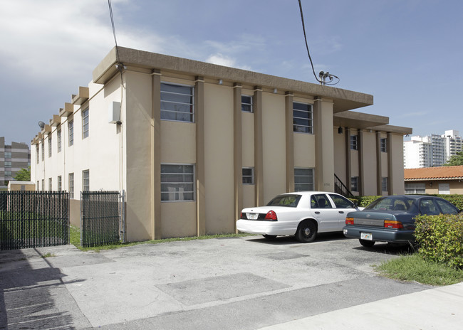 2726 SW 21st St in Miami, FL - Building Photo - Building Photo