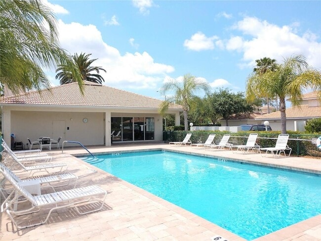 7202 L Pavia Blvd in Venice, FL - Foto de edificio - Building Photo