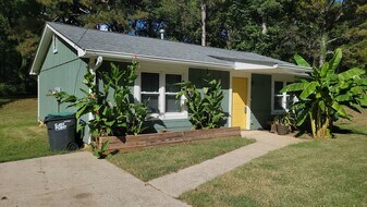 2641 Connally Dr in East Point, GA - Building Photo