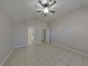 18707 Singing Woods Dr in Humble, TX - Foto de edificio - Building Photo