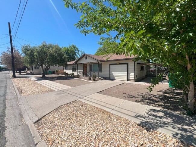 820 Wright Way in Sparks, NV - Building Photo - Building Photo