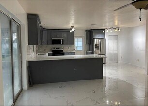 6820 26th St W in Bradenton, FL - Building Photo - Building Photo