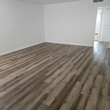 5916 Stockdale Hwy in Bakersfield, CA - Building Photo - Building Photo