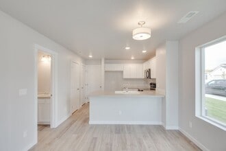 11031 W Crestwater Ln in Boise, ID - Building Photo - Building Photo