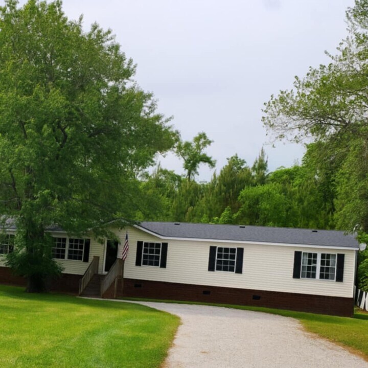 8192 Bing Hill Rd in Adams Run, SC - Building Photo
