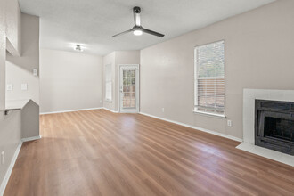 Valencia Plaza Apartments in Fort Worth, TX - Building Photo - Interior Photo