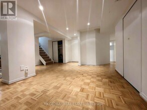 6 Equestrian Ct in Toronto, ON - Building Photo - Building Photo