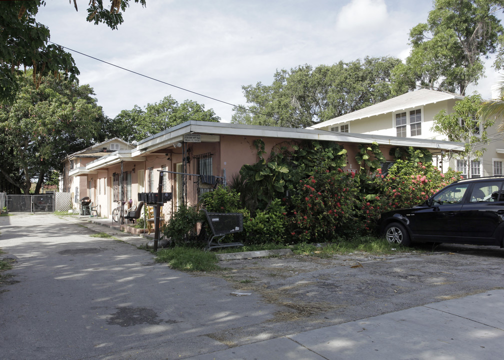 2730 SW 10th Ter in Miami, FL - Foto de edificio