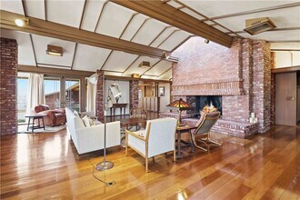 951 Pembroke Rd in Fayetteville, AR - Building Photo - Building Photo