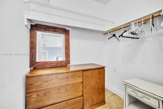 5207 Hayes St in Hollywood, FL - Building Photo - Building Photo