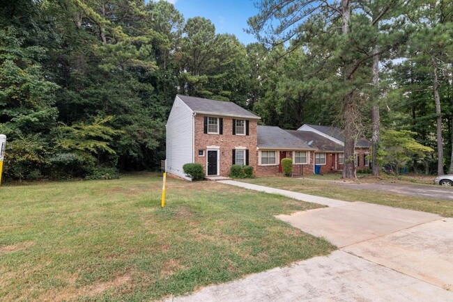 7169 Williamsburg Dr in Riverdale, GA - Building Photo - Building Photo