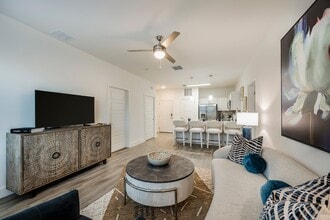 Element Apartments at Celebration Pointe in Gainesville, FL - Foto de edificio - Building Photo