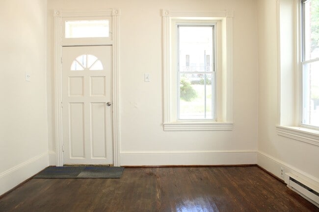 118 W Main St in Windsor, PA - Building Photo - Building Photo