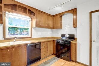 7555 Park Ln in Annandale, VA - Building Photo - Building Photo