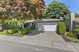 13418 NE 136th Pl in Kirkland, WA - Building Photo - Building Photo