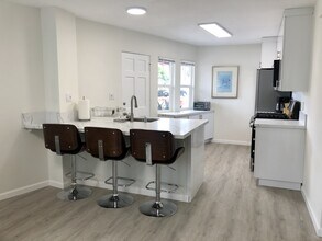 755 Windemere Ct in San Diego, CA - Foto de edificio - Building Photo