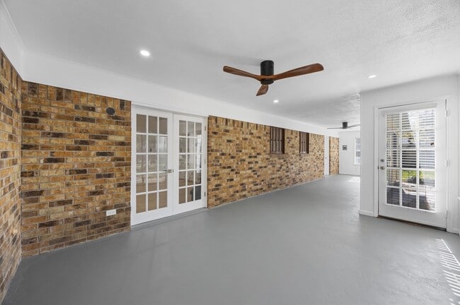 property at 25 Little John Ln