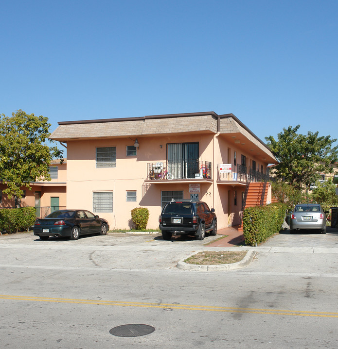 55-59 W 26th St in Hialeah, FL - Building Photo