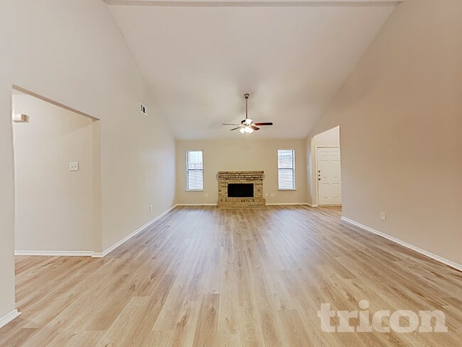 4116 Amy Dr in Mesquite, TX - Foto de edificio - Building Photo