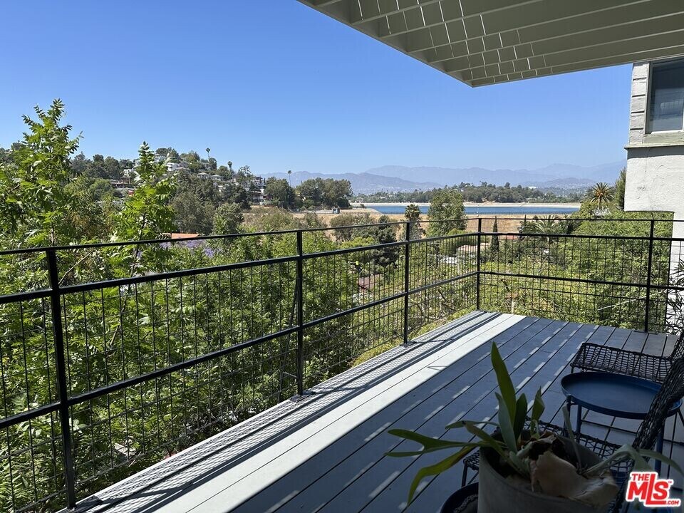 1811 Fanning St in Los Angeles, CA - Building Photo