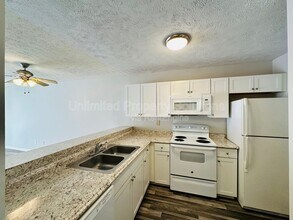 215 Sunn Aire Ct in Wilmington, NC - Building Photo - Building Photo