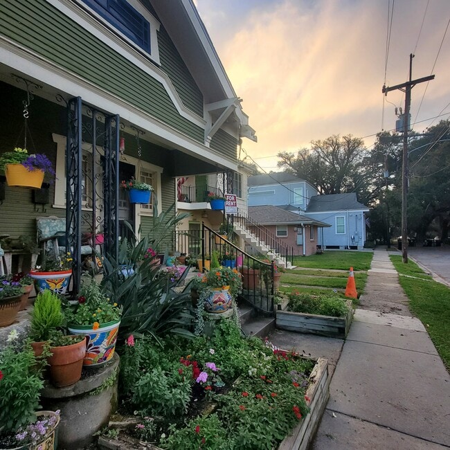 property at 6330 Annunciation St