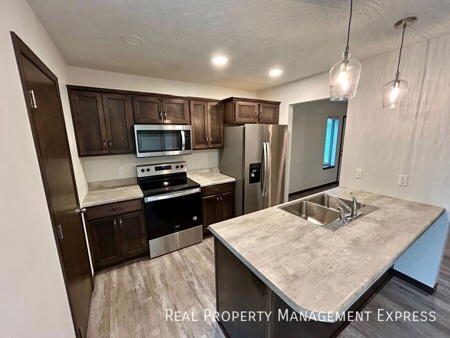 3 Bed 1.5 Bath in West Sioux Falls in Sioux Falls, SD - Building Photo - Building Photo
