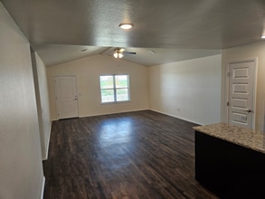 10501 Admire St in Amarillo, TX - Foto de edificio - Building Photo
