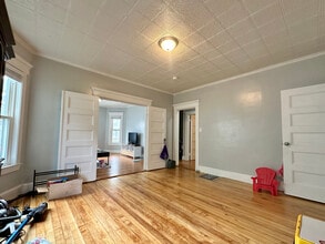 84 Lonsdale St, Unit 1 in Boston, MA - Building Photo - Building Photo