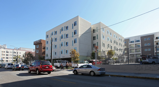 Seven Maples Senior Apartments in Los Angeles, CA - Foto de edificio - Building Photo