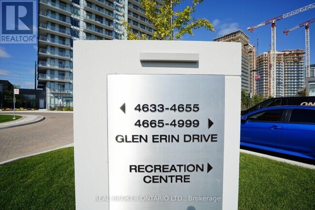 4633 Glen Erin Dr in Mississauga, ON - Building Photo - Building Photo