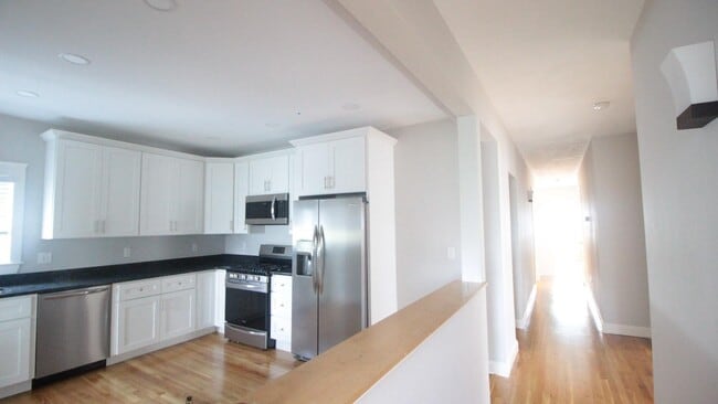 1433 Cambridge St, Unit 1A in Cambridge, MA - Foto de edificio - Building Photo