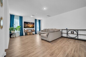 7306 Madison Cmns Ln in Houston, TX - Building Photo - Building Photo