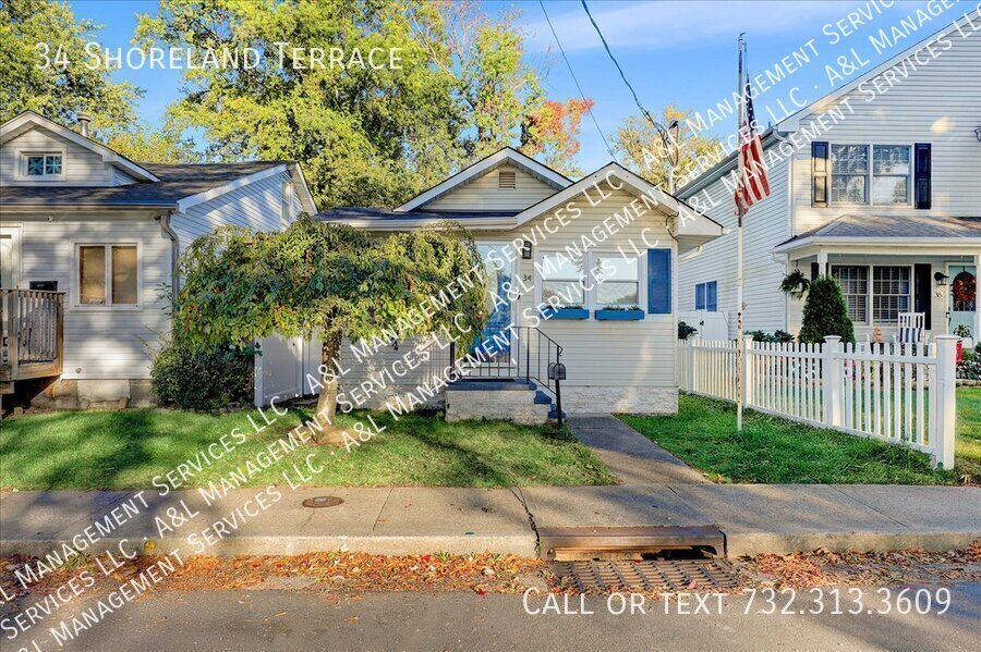 34 Shoreland Terrace in Middletown, NJ - Building Photo