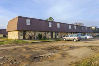 Outback Apartments in Commerce, TX - Building Photo - Building Photo