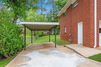 718 Birchwood Ln SW in Marietta, GA - Building Photo - Building Photo