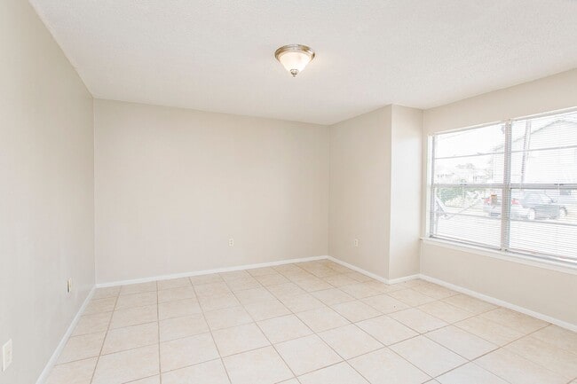 5275 Kimberlin Ave, Unit D