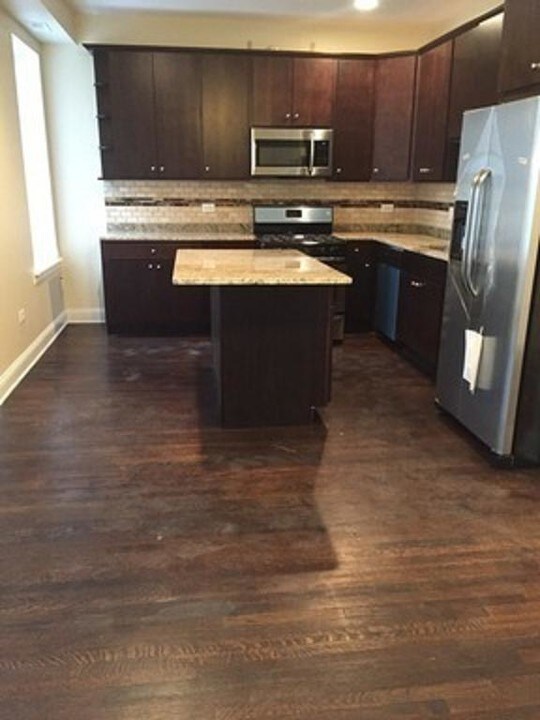 4838 N Troy St, Unit G in Chicago, IL - Building Photo