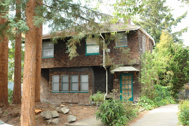 2736 Hillegass Ave in Berkeley, CA - Building Photo - Building Photo