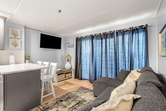 933 Ocean Blvd in Hampton, NH - Building Photo - Building Photo