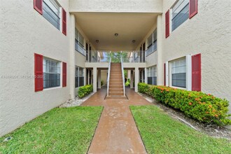 3586 N University Dr in Coral Springs, FL - Foto de edificio - Building Photo