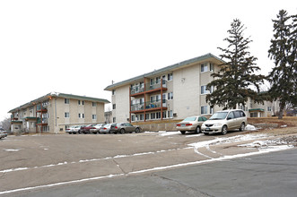 Hudson Gardens Apartments in St. Paul, MN - Foto de edificio - Building Photo