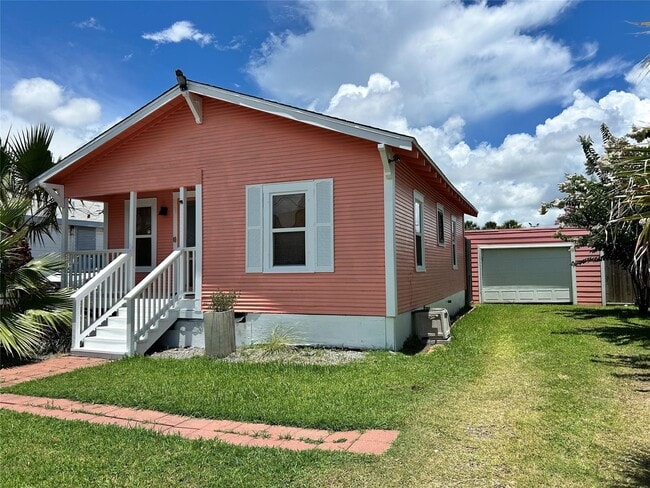 2216 Grover Ave in Galveston, TX - Building Photo - Building Photo