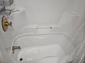 512 Cemetery St, Unit 512 1/2 Cemetery st in Williamsport, PA - Foto de edificio - Building Photo