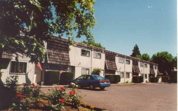 452 N Ivy St in Canby, OR - Building Photo